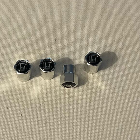 Honda Logo valve Stem caps in Silver set of 4 NWT - Picture 3 of 4